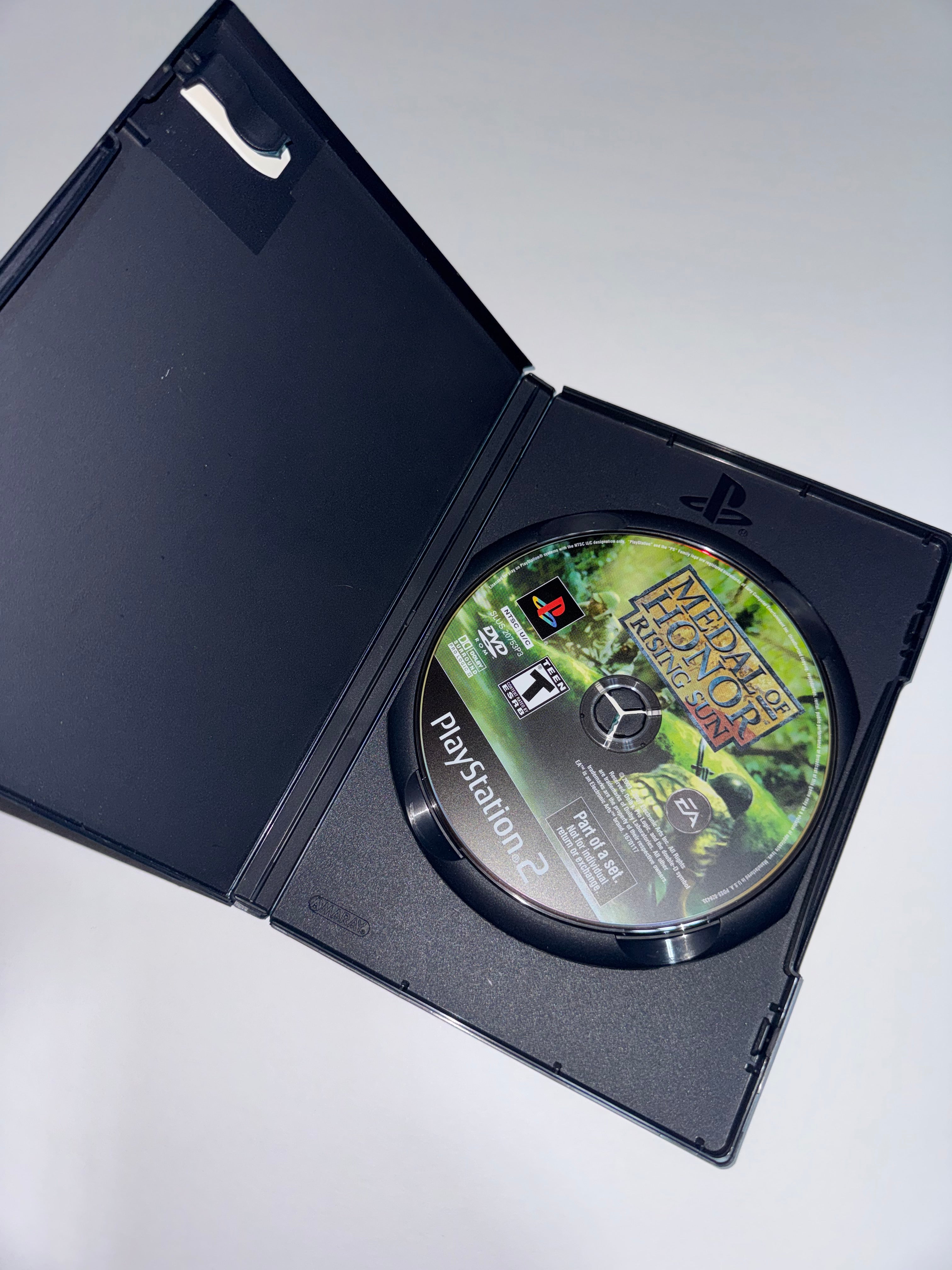 Medal of Honor: Rising Sun - (PS2, 2003) - Box and near mint Disc - NO Manual